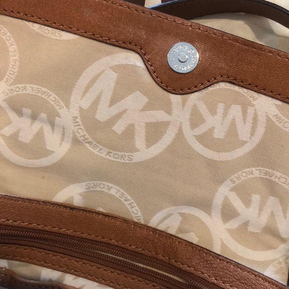 Host pick ππMk clutch by viviglam πππ - Picture 3 of 9